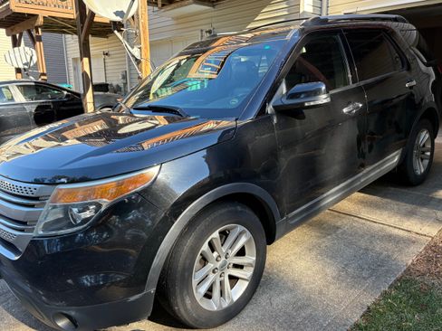 Used 2011 Ford Explorer XLT w/ 202A Rapid Spec Order Code image 2