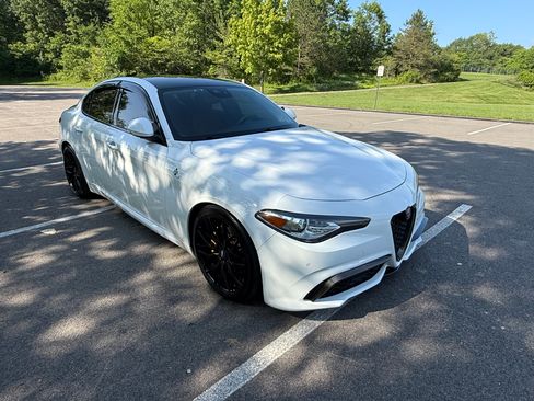 Used 2017 Alfa Romeo Giulia Ti w/ TI 19" Sport Package RWD image 2