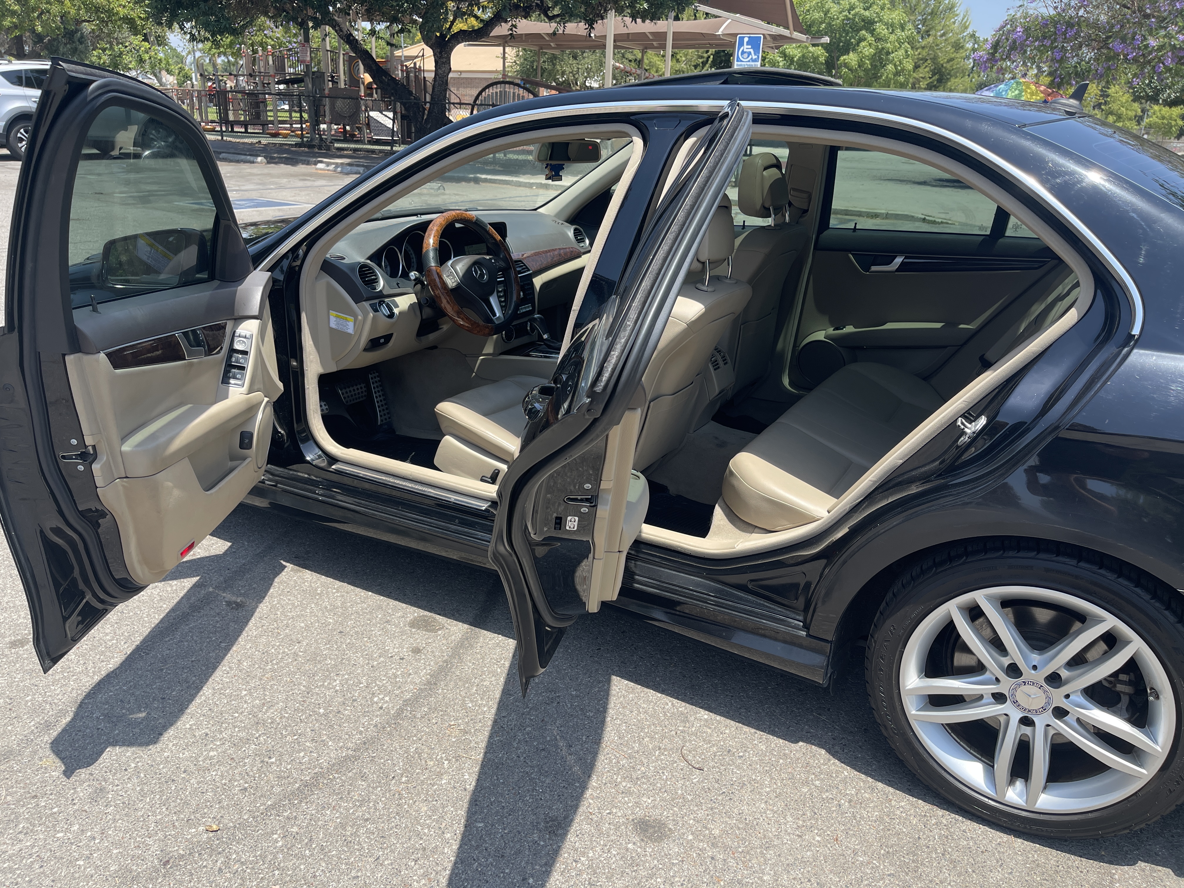 Used 2014 Mercedes-Benz C 250 Sedan image 25