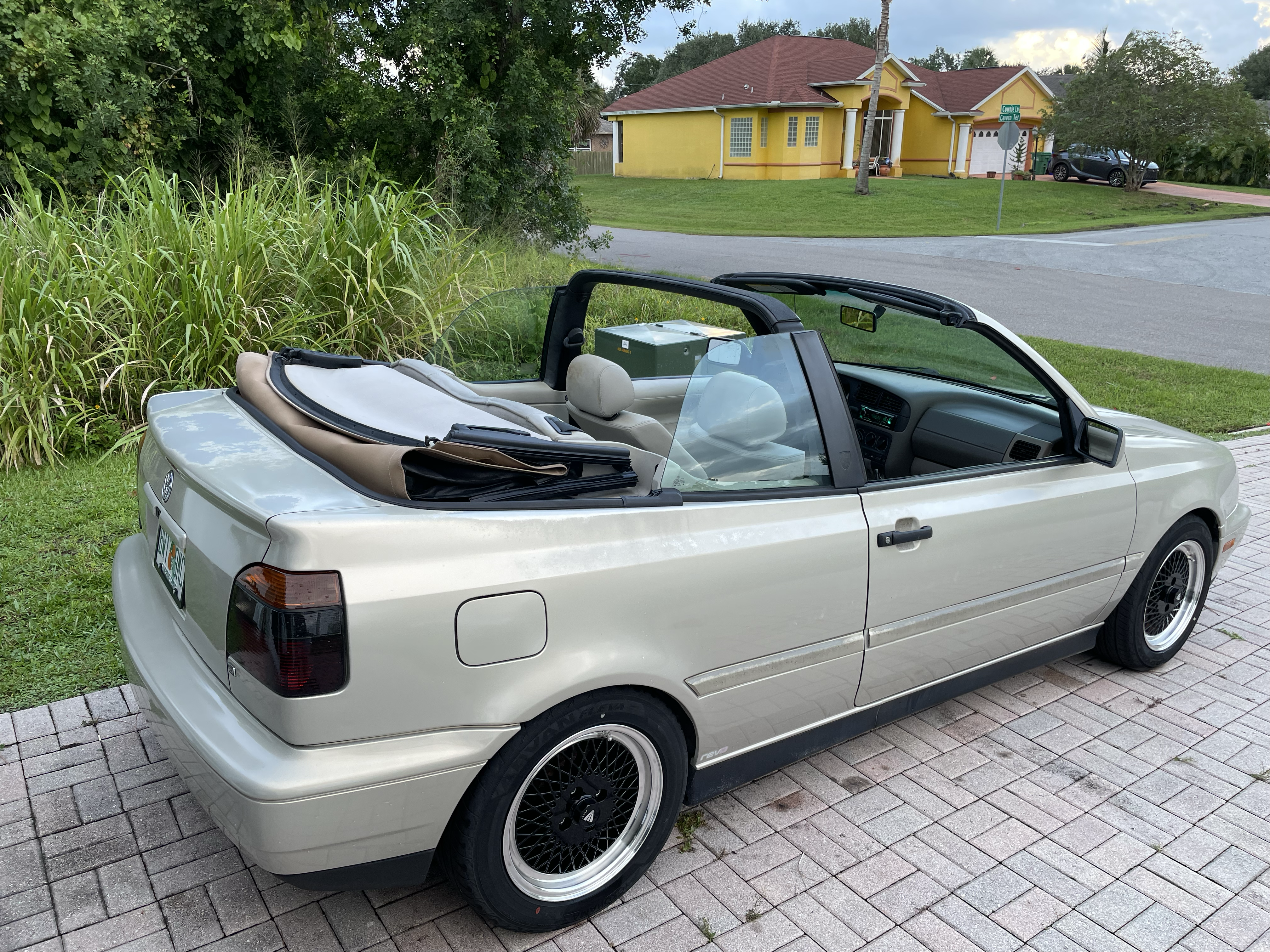 Used 1999 Volkswagen Cabrio GLS FWD image 13