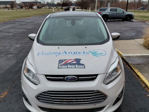 Used 2017 Ford C-MAX Energi Titanium w/ Equipment Group 501A image 5