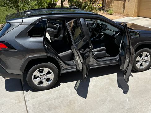 Used 2021 Toyota RAV4 XLE AWD/4WD image 25