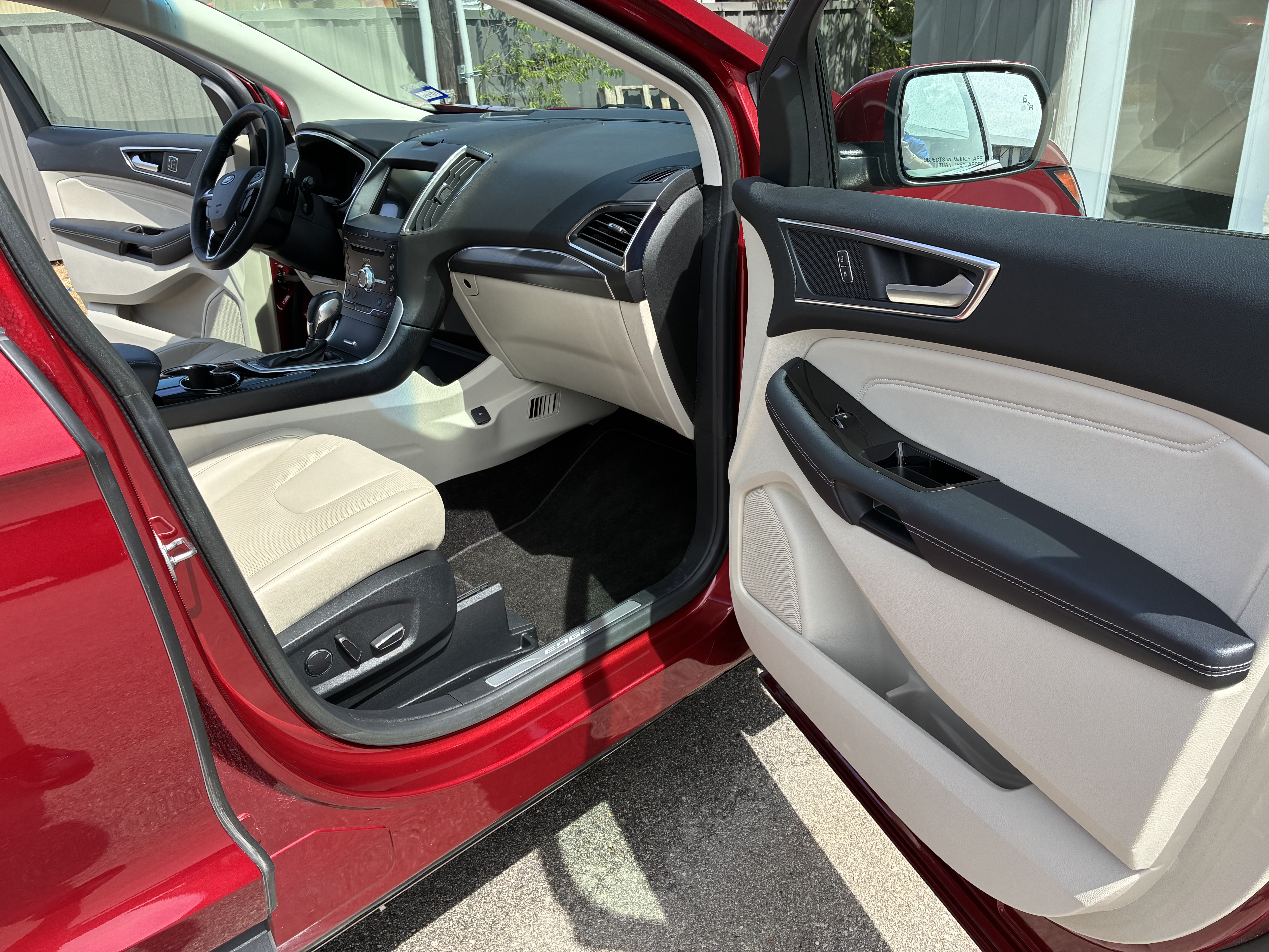 Used 2018 Ford Edge Titanium w/ Equipment Group 301A FWD image 11