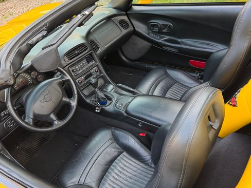Used 2002 Chevrolet Corvette Convertible w/ Preferred Equipment Group2 RWD image 5