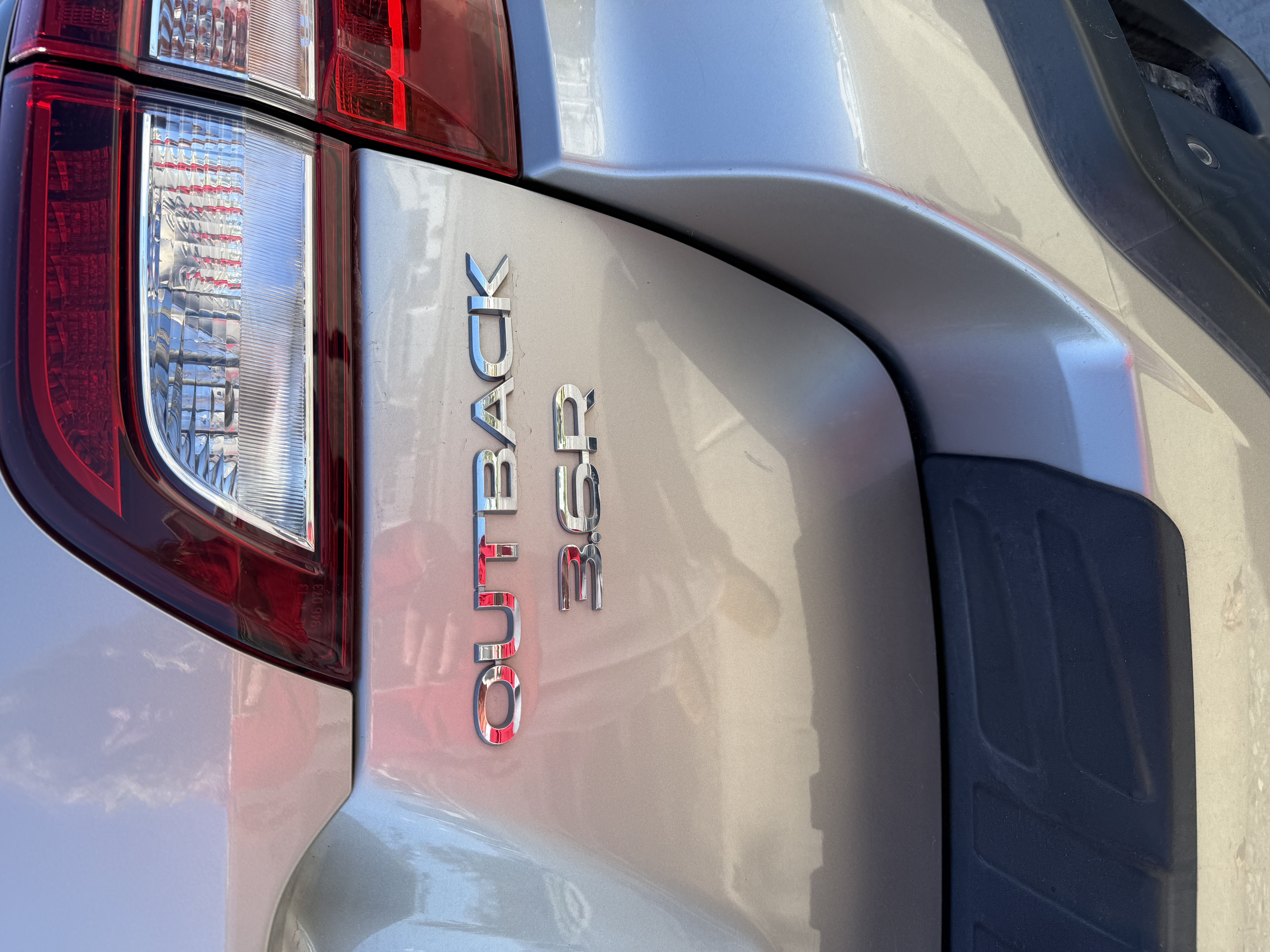 Used 2018 Subaru Outback 3.6R Limited AWD/4WD image 8