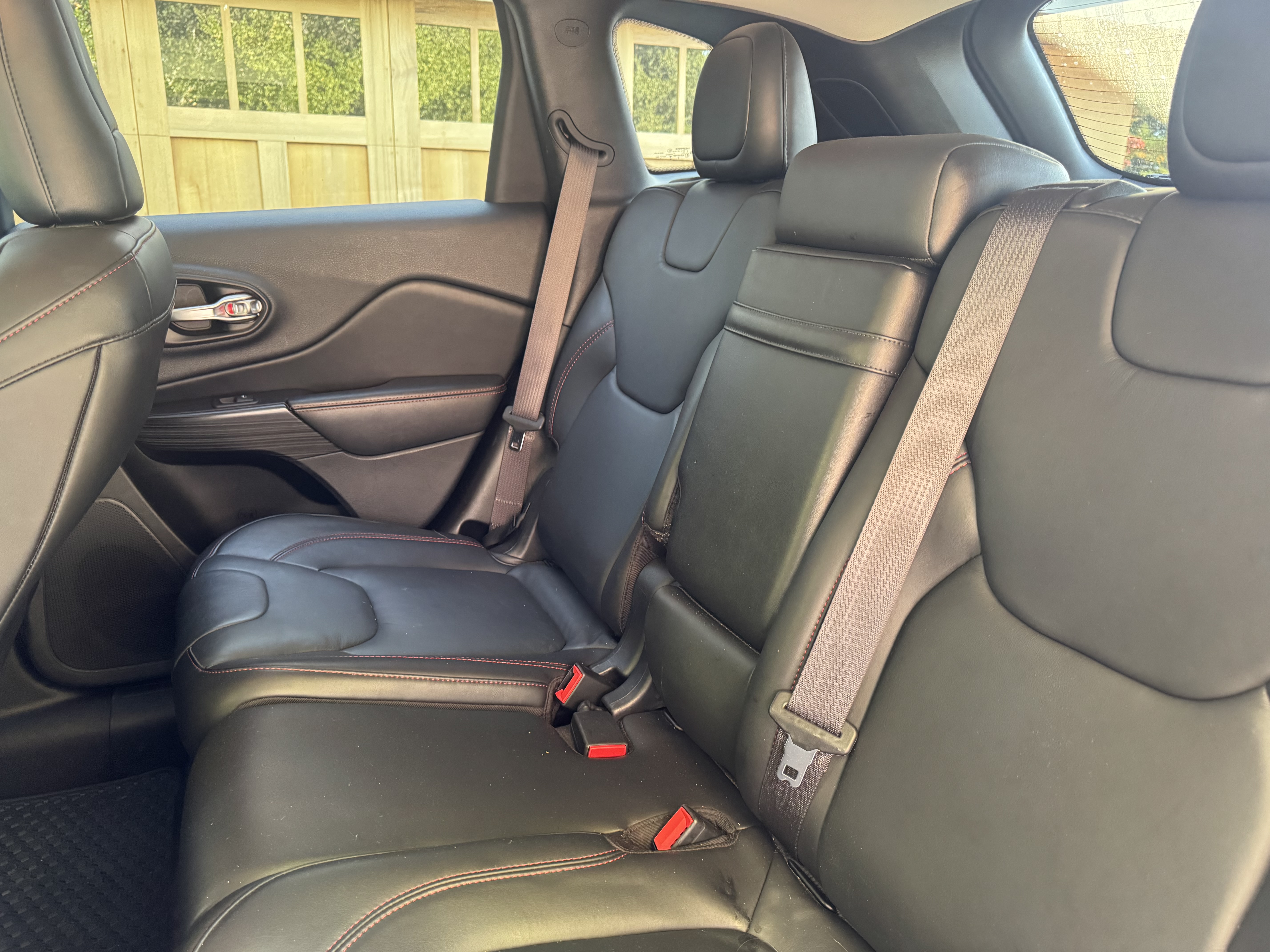 Used 2016 Jeep Cherokee Trailhawk w/ Comfort/Convenience Group AWD/4WD image 18