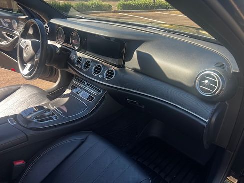 Used 2017 Mercedes-Benz E 400 E 400 4MATIC Wagon 4D image 16