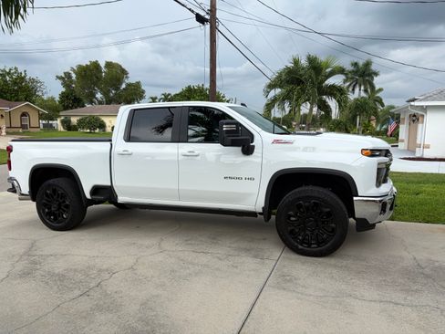 Used 2025 Chevrolet Silverado 2500 LT w/ All Star Edition AWD/4WD image 4