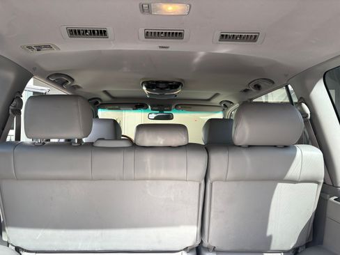 Used 2004 Toyota Land Cruiser image 28