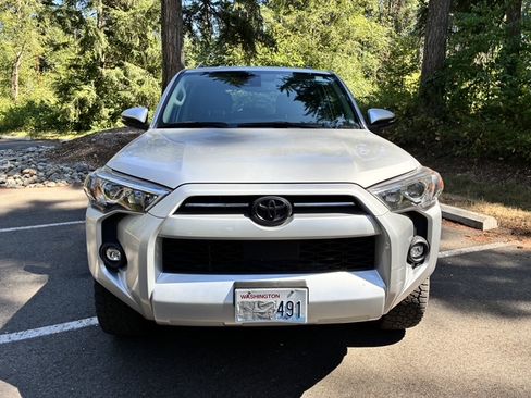 Used 2022 Toyota 4Runner SR5 Premium w/ 4Runner Black Package (TMS) AWD/4WD image 5