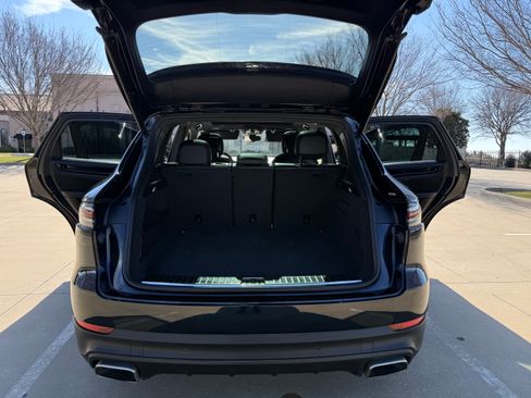 Used 2022 Porsche Cayenne image 16
