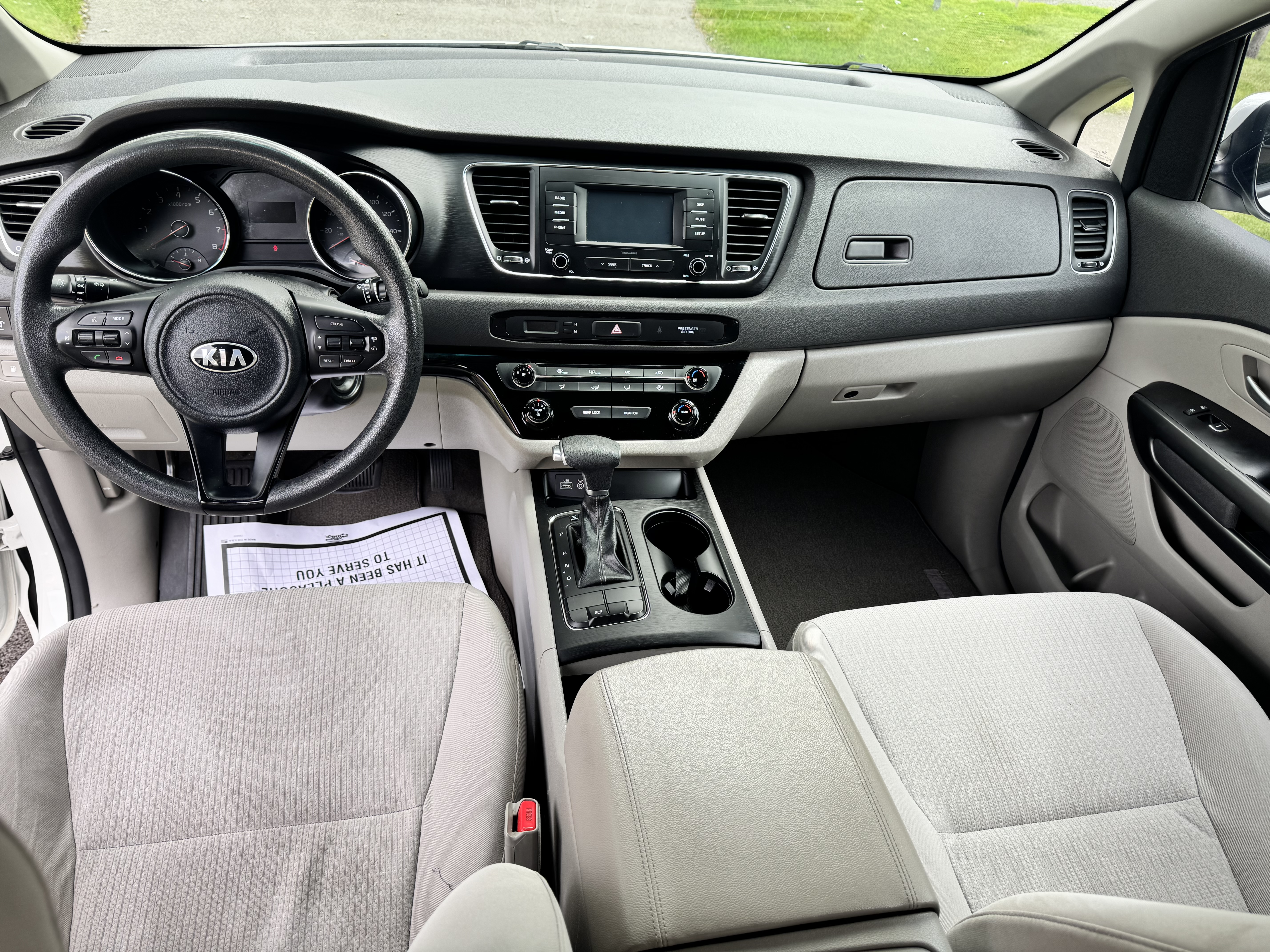 Used 2018 Kia Sedona L FWD image 17
