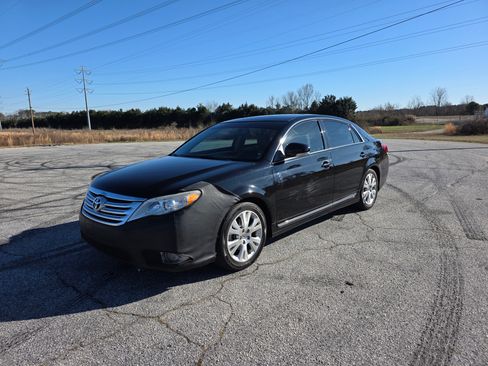 Used 2011 Toyota Avalon Limited image 2