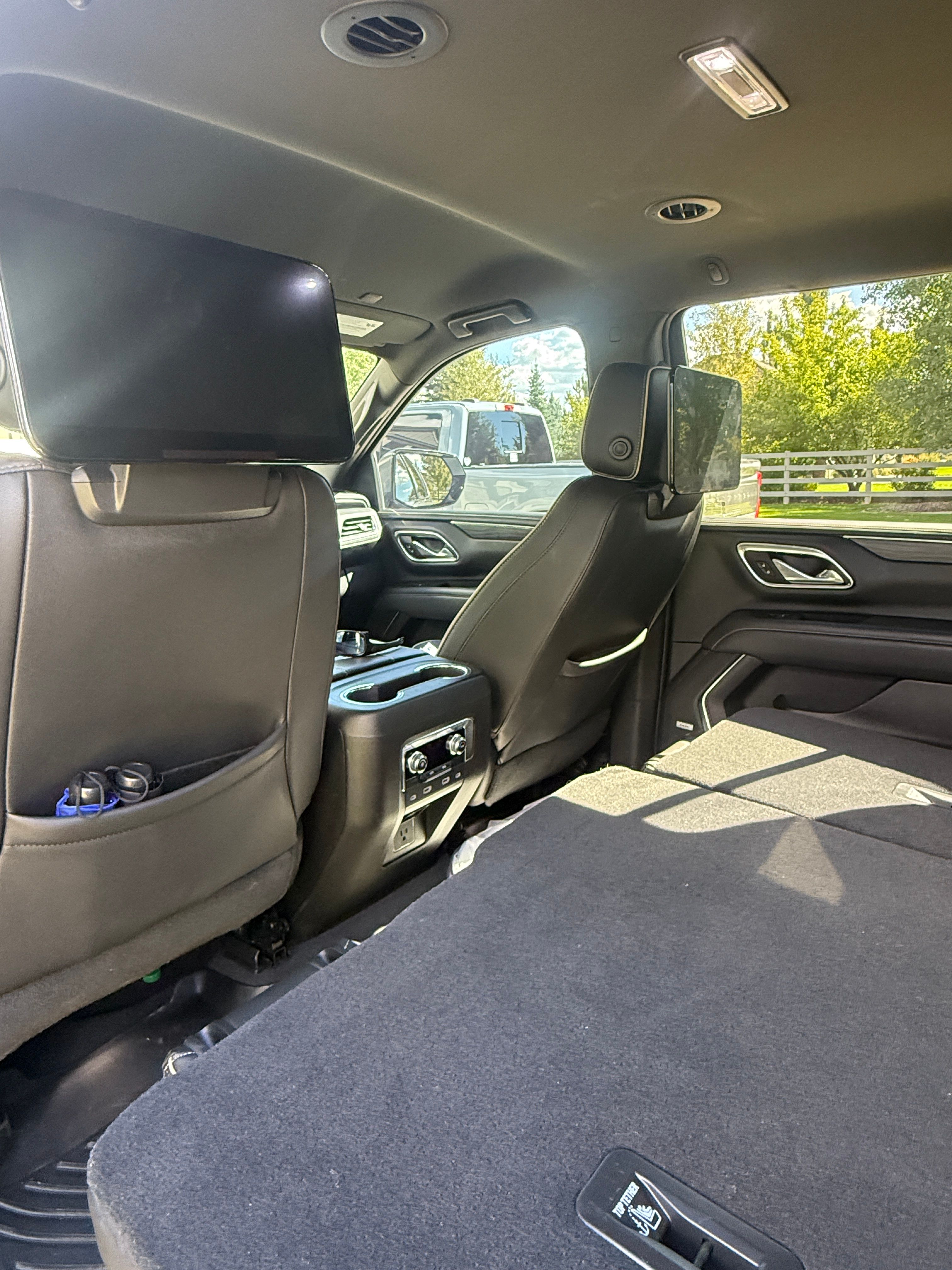 Used 2021 GMC Yukon SLT w/ Rear Media and Nav Package AWD/4WD image 8