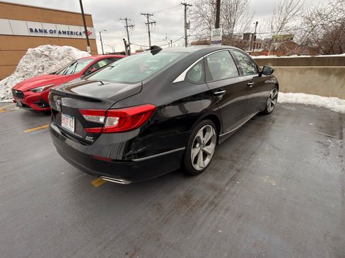 Used 2018 Honda Accord Touring image 11