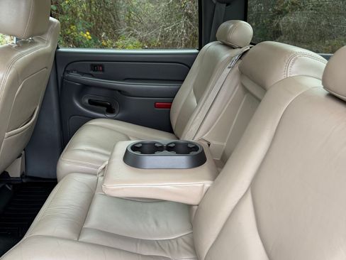 Used 2006 Chevrolet Silverado 3500 LT w/ Heavy-Duty Power Package image 18