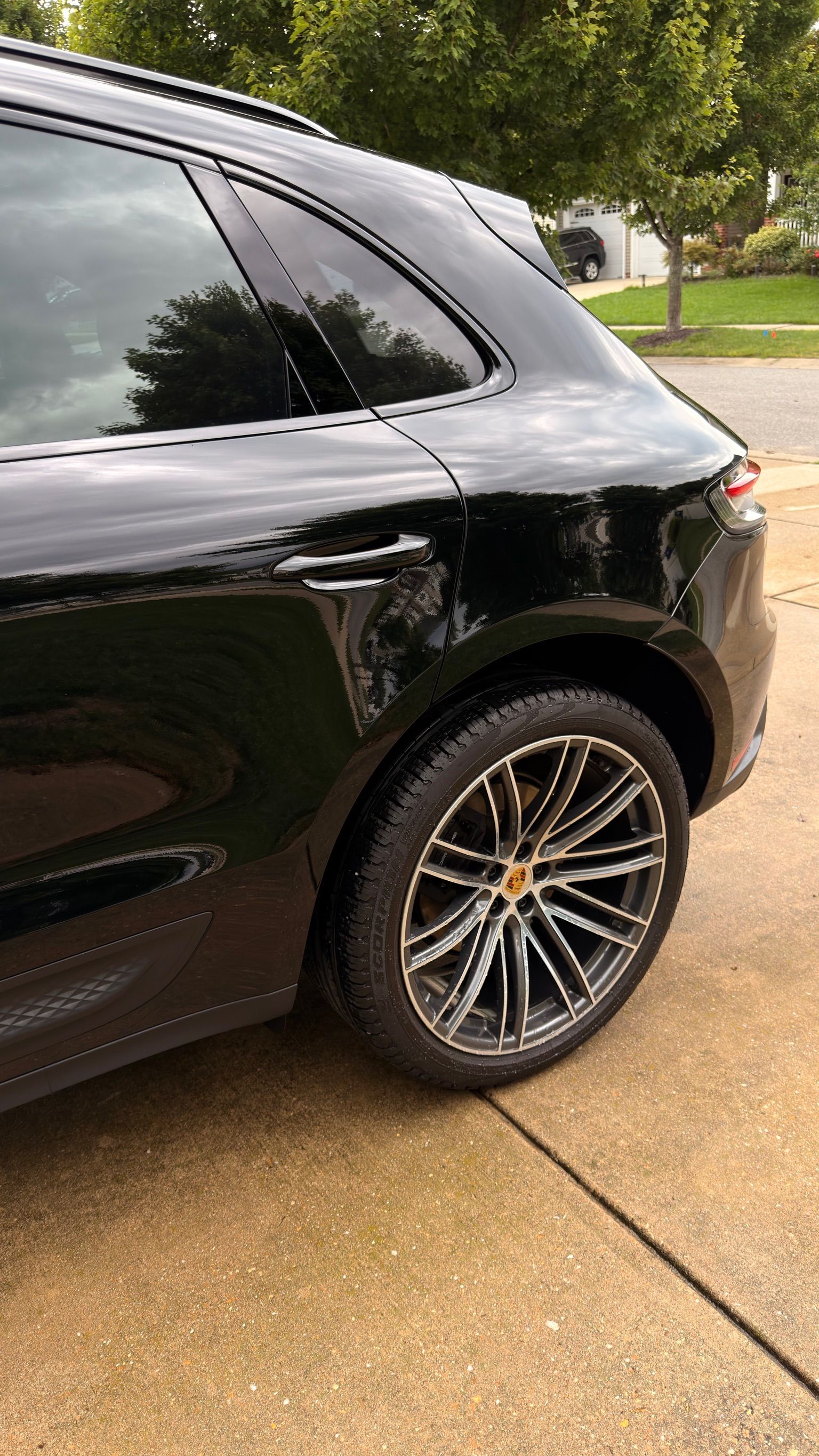 Used 2023 Porsche Macan AWD/4WD image 16