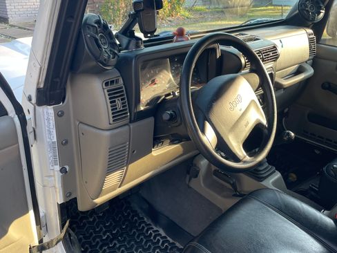 Used 2004 Jeep Wrangler X w/ Convenience Group image 2