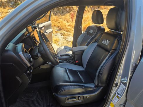 Used 2021 Toyota Tacoma TRD Off-Road w/ Technology Package image 15