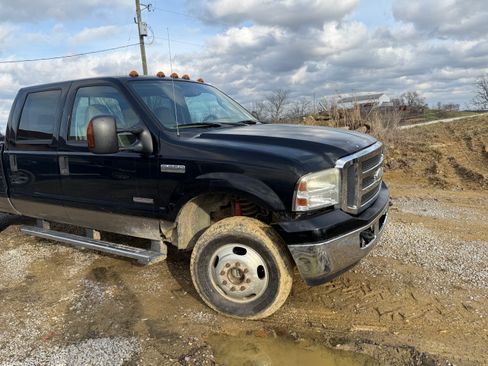 Used 2005 Ford F350 Lariat AWD/4WD image 5