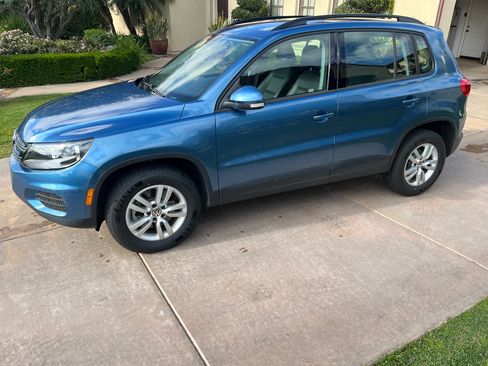 Used 2017 Volkswagen Tiguan S image 2