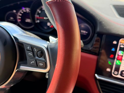 Used 2023 Porsche Cayenne Platinum Edition image 8