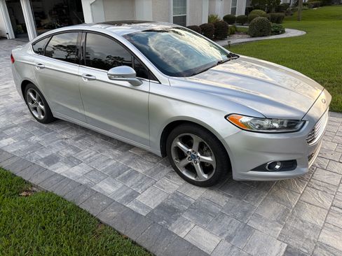 Used 2013 Ford Fusion SE FWD image 4