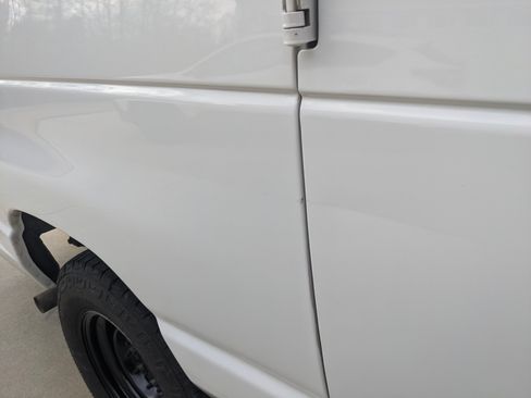 Used 2010 Ford E-350 and Econoline 350 XLT image 18