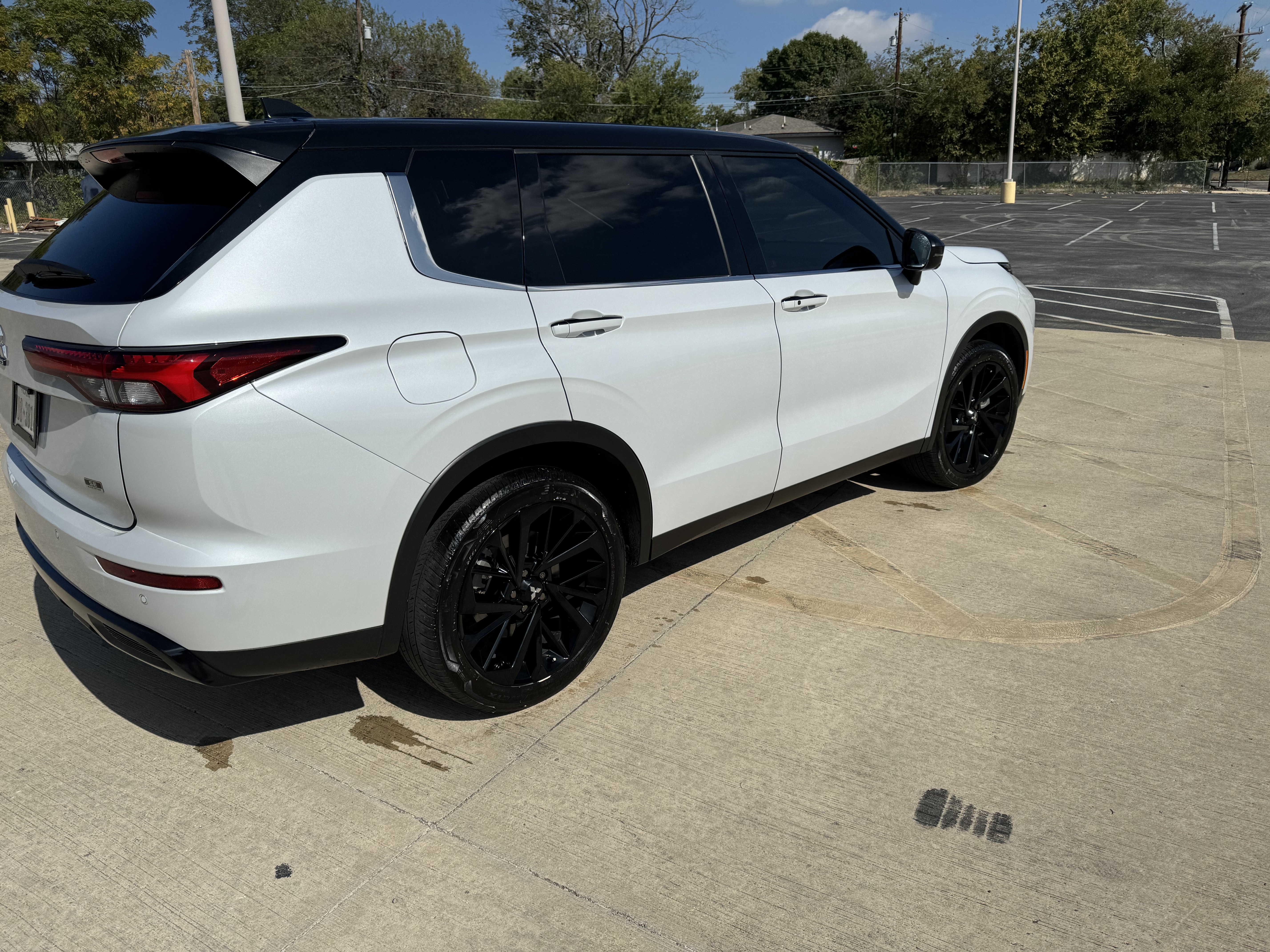 Used 2023 Mitsubishi Outlander SE Black Edition FWD image 6