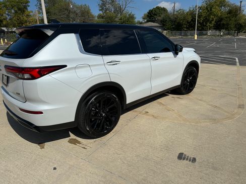 Used 2023 Mitsubishi Outlander SE Black Edition image 6