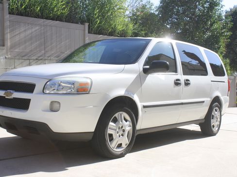 Used 2008 Chevrolet Uplander w/ Climate Package image 1