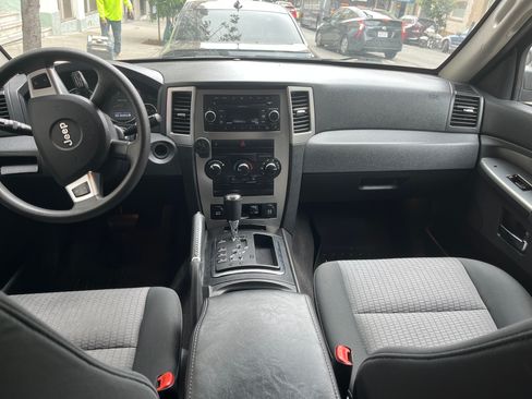 Used 2009 Jeep Grand Cherokee Laredo image 5