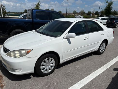 Used 2005 Toyota Camry LE FWD image 6