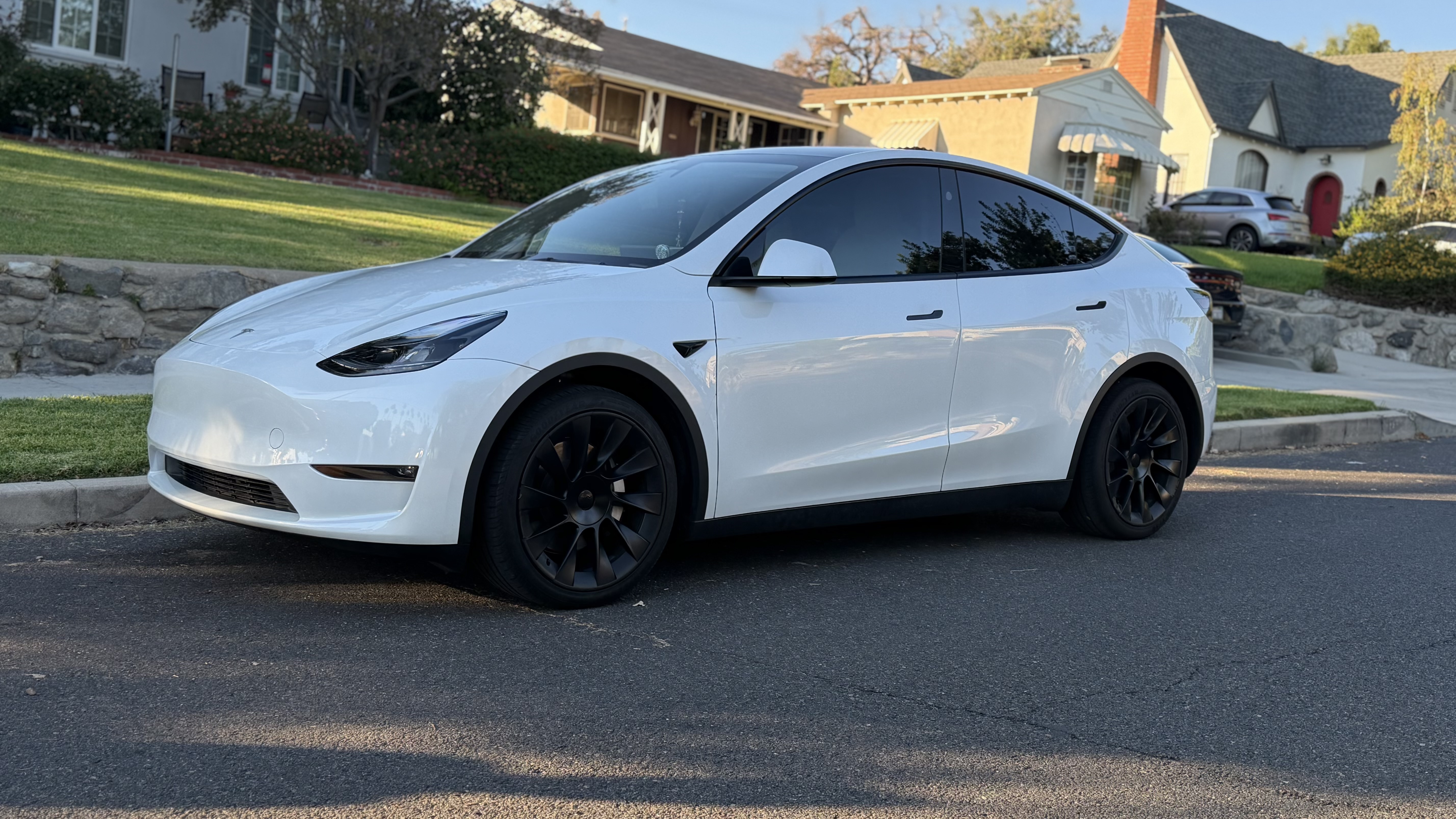 Used 2023 Tesla Model Y Long Range AWD/4WD image 2