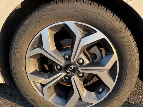 Used 2019 Kia Forte LXS image 21