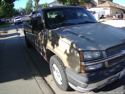 Used 2005 Chevrolet Silverado 1500 LS w/ Light Duty Power Package AWD/4WD image 2