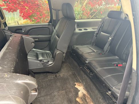 Used 2012 Chevrolet Suburban LT image 6