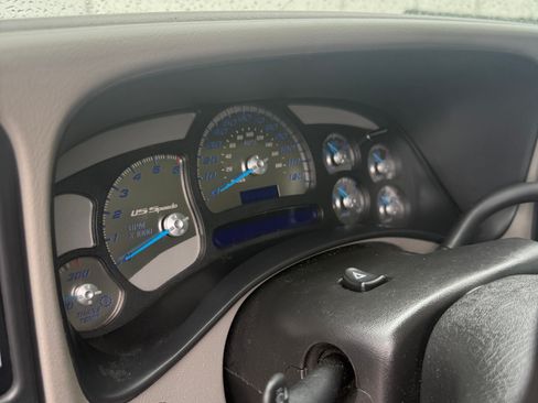 Used 2005 Chevrolet Silverado 2500 LT w/ Heavy-Duty Power Package image 8