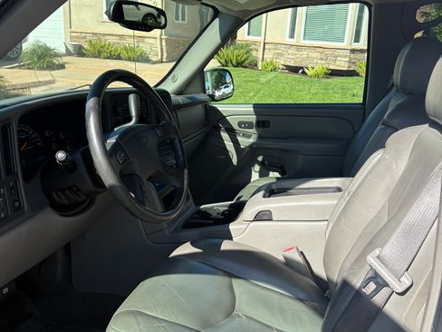 Used 2006 Chevrolet Avalanche Z66 w/ Sun And Sound Package RWD image 5
