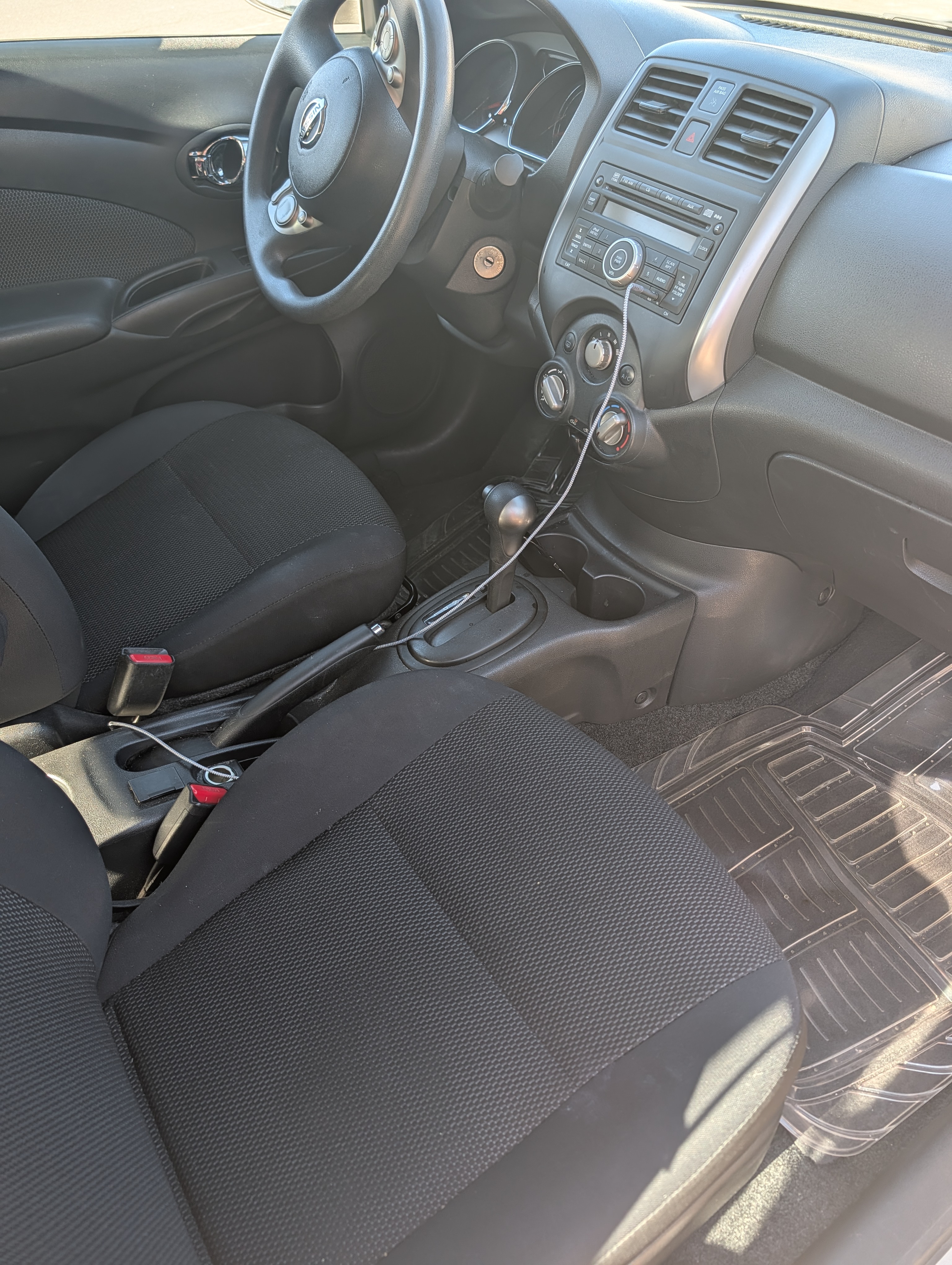 Used 2013 Nissan Versa SV w/ Convenience Pkg FWD image 9