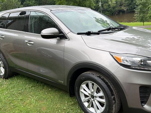 Used 2019 Kia Sorento AWD image 1