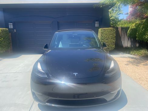 Used 2021 Tesla Model Y Long Range AWD/4WD image 2