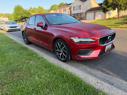 Used 2019 Volvo S60 T5 Momentum w/ Premium Package FWD image 9