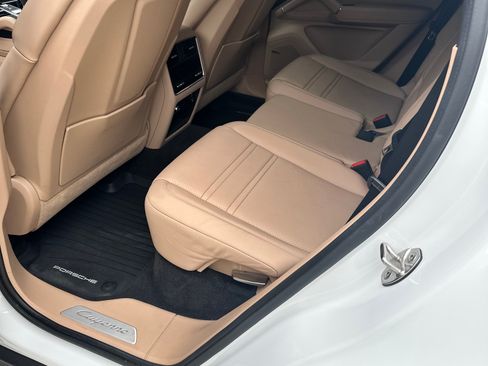 Used 2021 Porsche Cayenne Coupe image 9