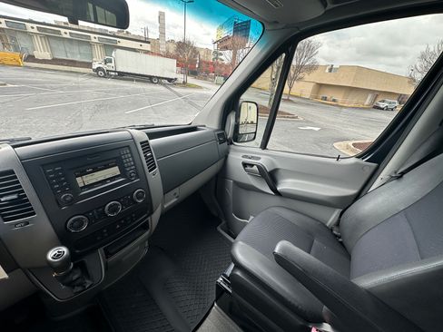 Used 2016 Mercedes-Benz Sprinter 2500 image 27
