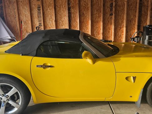 Used 2007 Pontiac Solstice Convertible 2D w/ Premium Package image 5