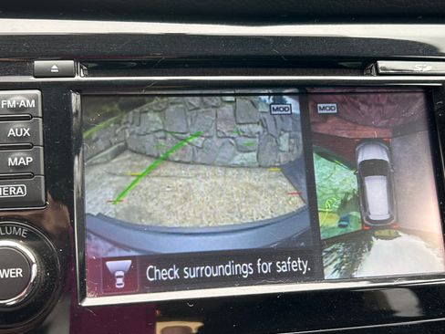 Used 2017 Nissan Rogue SV w/ SV Premium Package image 14