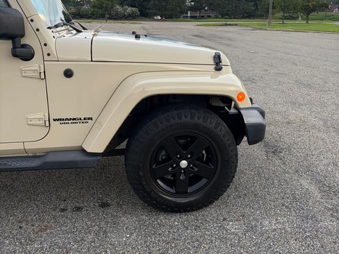 Used 2011 Jeep Wrangler Unlimited Sport AWD/4WD image 15