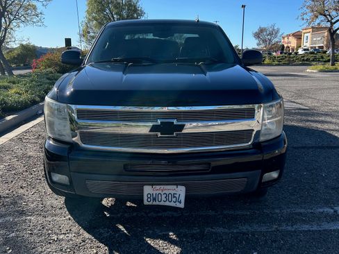 Used 2010 Chevrolet Silverado 1500 LTZ w/ Max Trailering Pack image 4
