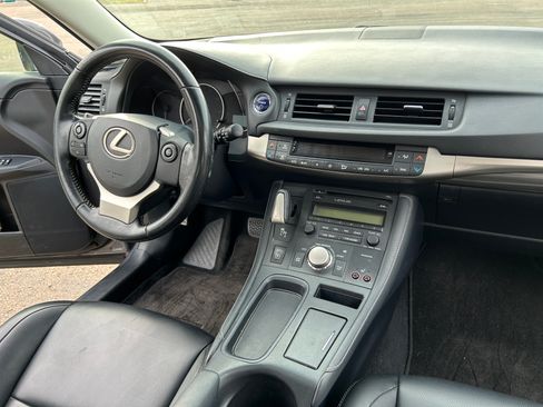 Used 2017 Lexus CT 200h w/ Seat Comfort Package image 24